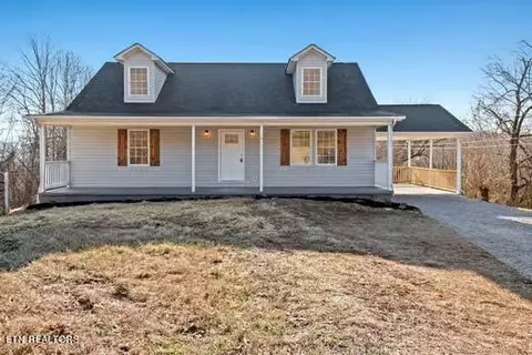 313 W Iron St, La Follette, TN 37766