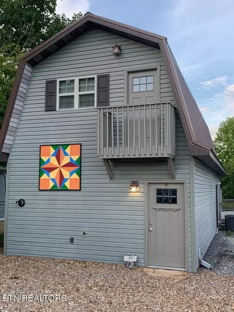 433 Mountain Thrush Dr, Townsend, TN 37882