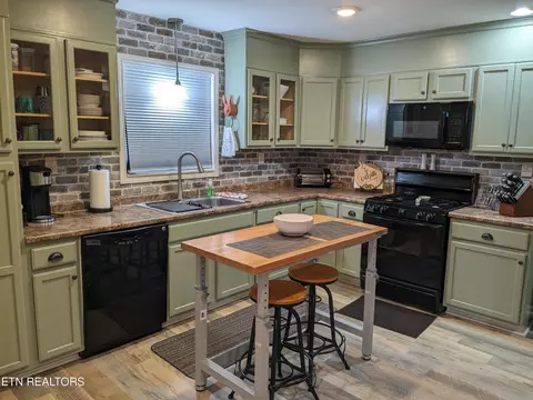 Kitchen - 433 Mountain Thrush Dr, Townsend, TN 37882 photo 1 of 1