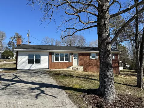 315 Lakeshore Dr, La Follette, TN 37766