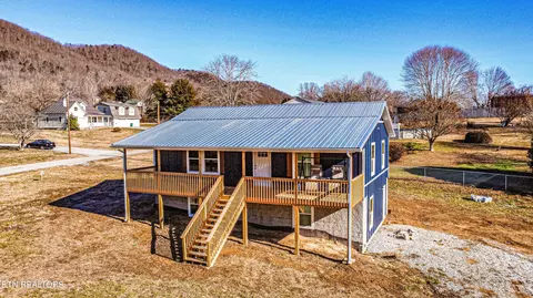 1117 W Prospect St, La Follette, TN 37766