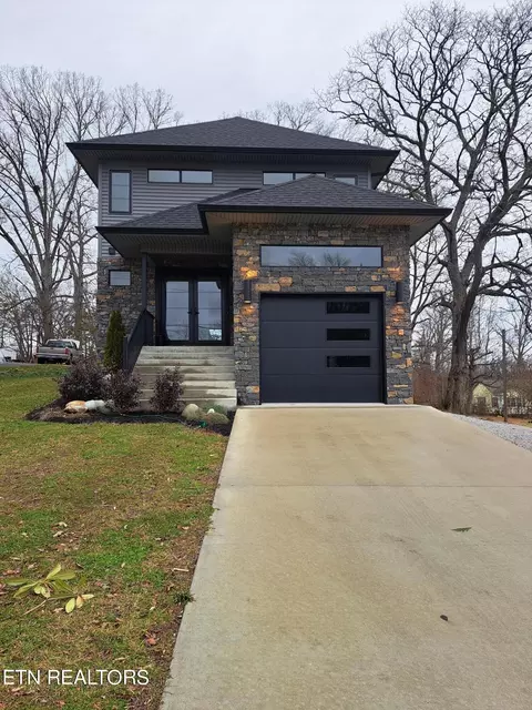 221 Lafayette St, Oneida, TN 37841