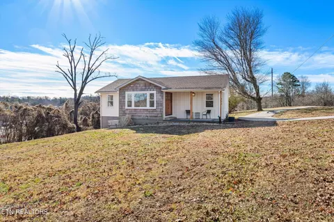 915 Knight Rd, Athens, TN 37303