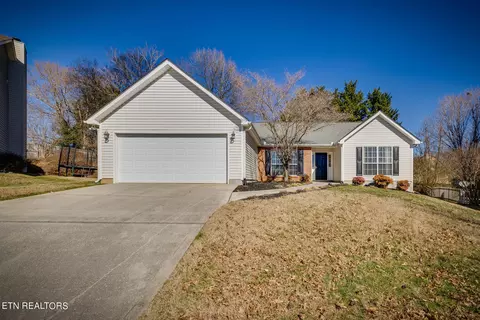 8100 Legacy Ln, Knoxville, TN 37919
