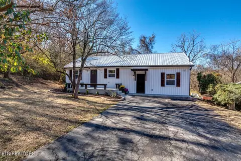6221 Nicks Rd, Knoxville, TN 37918