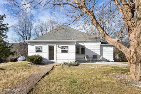 1015 Coolidge Rd, La Follette, TN 37766