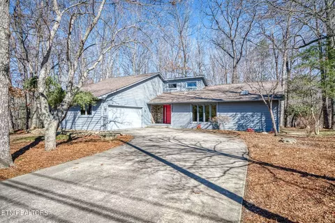 131 Saint George Dr, Crossville, TN 38558