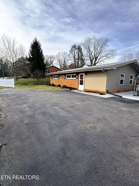 1055 E Skyline Dr, Morristown, TN 37814