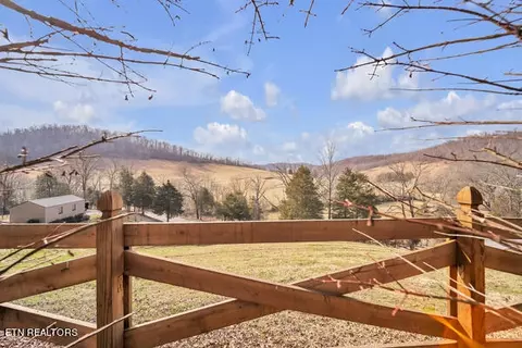 Exterior - 453 Lick Branch Rd, Ewing, VA 24248 photo 6 of 8