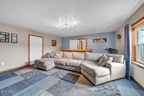Living - 453 Lick Branch Rd, Ewing, VA 24248 photo 11 of 12