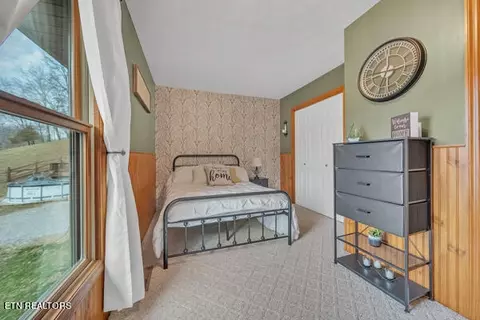 Bedroom - 453 Lick Branch Rd, Ewing, VA 24248 photo 4 of 8