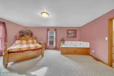 Bedroom - 453 Lick Branch Rd, Ewing, VA 24248 photo 2 of 8