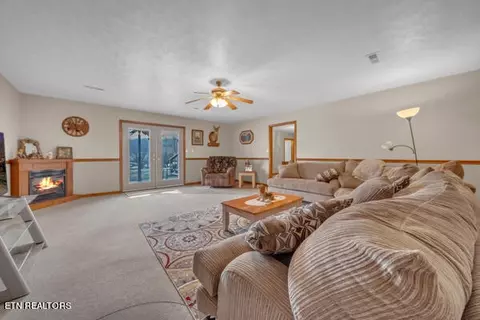 Living - 453 Lick Branch Rd, Ewing, VA 24248 photo 5 of 12