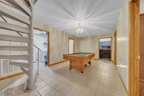 Living - 453 Lick Branch Rd, Ewing, VA 24248 photo 7 of 12