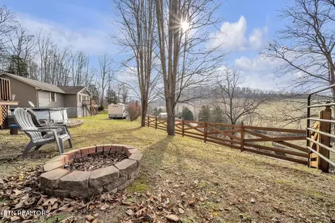 Exterior - 453 Lick Branch Rd, Ewing, VA 24248 photo 4 of 8