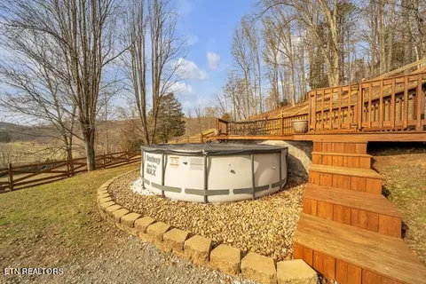 Exterior - 453 Lick Branch Rd, Ewing, VA 24248 photo 3 of 8