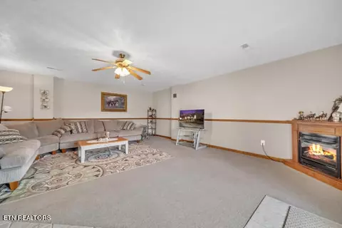 Living - 453 Lick Branch Rd, Ewing, VA 24248 photo 6 of 12