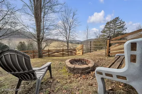 Exterior - 453 Lick Branch Rd, Ewing, VA 24248 photo 5 of 8