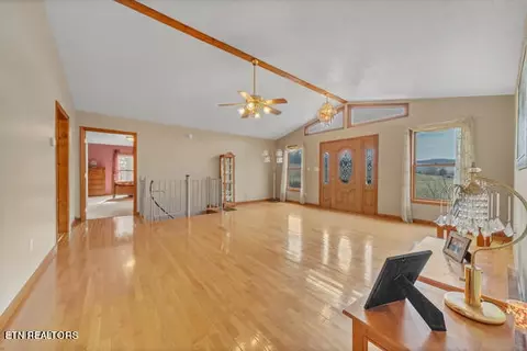 Living - 453 Lick Branch Rd, Ewing, VA 24248 photo 2 of 12