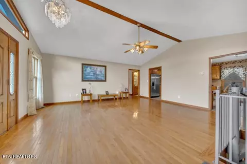 Living - 453 Lick Branch Rd, Ewing, VA 24248 photo 3 of 12