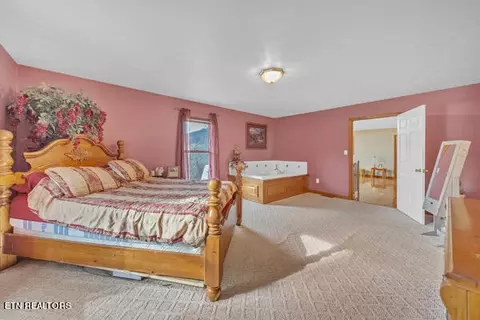 Bedroom - 453 Lick Branch Rd, Ewing, VA 24248 photo 3 of 8