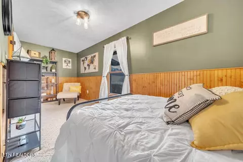 Bedroom - 453 Lick Branch Rd, Ewing, VA 24248 photo 5 of 8