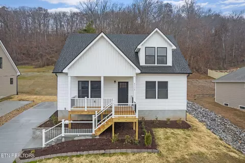 3113 Greenway Dr, Knoxville, TN 37918