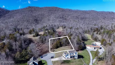 140 Sussex Ln, La Follette, TN 37766