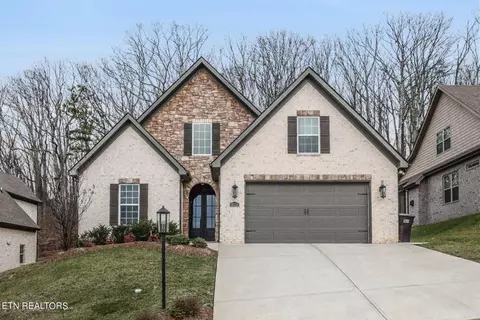 8316 English Hill Ln, Knoxville, TN 37923