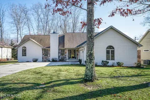 355 Beachwood Dr, Crossville, TN 38558
