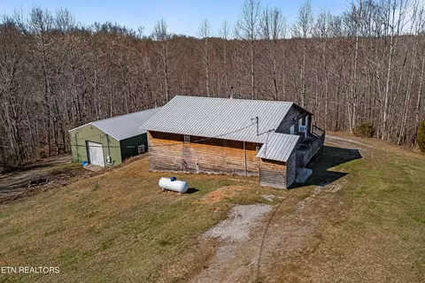 6740 Ashburn Rd, Baxter, TN 38544