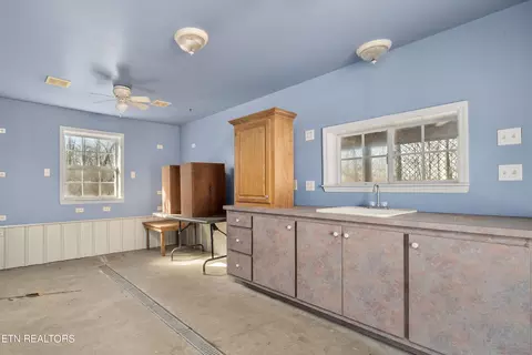 Kitchen - 6740 Ashburn Rd, Baxter, TN 38544 photo 5 of 5
