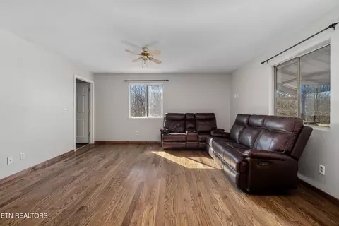 Living - 6740 Ashburn Rd, Baxter, TN 38544 photo 3 of 3