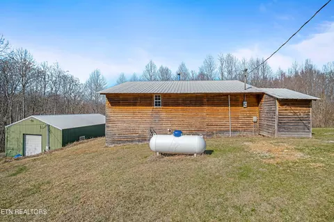 Exterior - 6740 Ashburn Rd, Baxter, TN 38544 photo 4 of 10