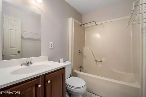 Bath - 6740 Ashburn Rd, Baxter, TN 38544 photo 1 of 4