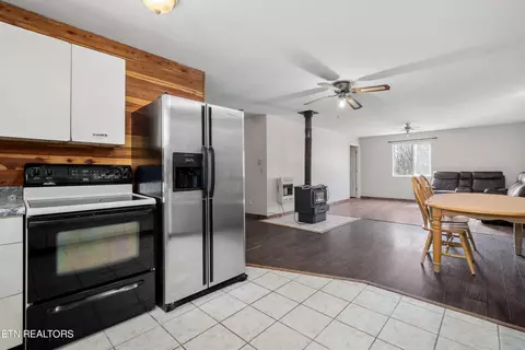 Kitchen - 6740 Ashburn Rd, Baxter, TN 38544 photo 4 of 5
