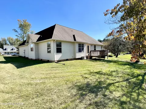 Exterior - 7407 Crossbow Ln, Corryton, TN 37721 photo 5 of 9