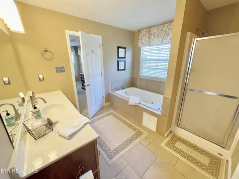 Bath - 7407 Crossbow Ln, Corryton, TN 37721 photo 1 of 4