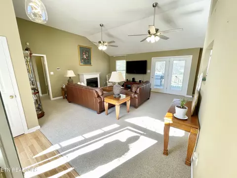 Living - 7407 Crossbow Ln, Corryton, TN 37721 photo 3 of 5