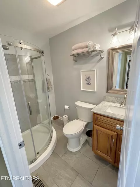 Bath - 7407 Crossbow Ln, Corryton, TN 37721 photo 3 of 4