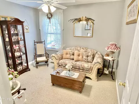 Living - 7407 Crossbow Ln, Corryton, TN 37721 photo 4 of 5