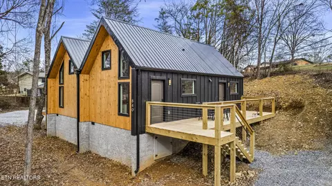 840 842 Delight Ln, Sevierville, TN 37876