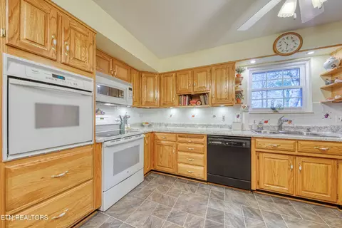Kitchen - 535 Jerry Dr, Talbott, TN 37877 photo 2 of 3