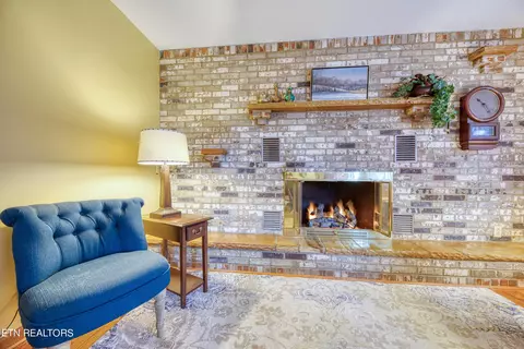 Living - 535 Jerry Dr, Talbott, TN 37877 photo 3 of 3