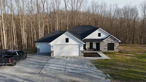 830 Evelyn Pvt Dr, Huntsville, TN 37756
