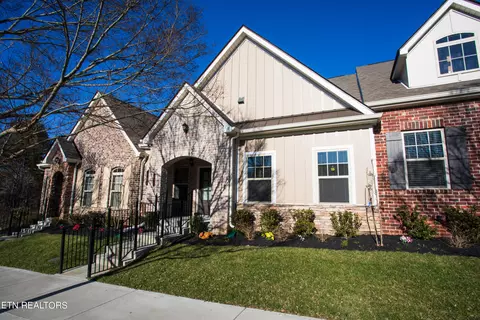 107 E Groves Park Blvd, Oak Ridge, TN 37830