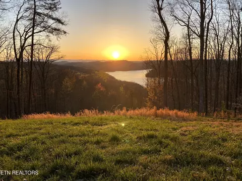 722 Hickory Pointe Ln, Maynardville, TN 37807