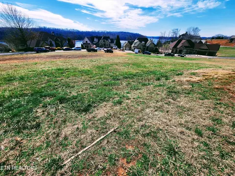 110 Starling Dr, Vonore, TN 37885