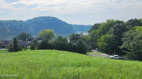 143 Marble Bluff Dr, Kingston, TN 37763