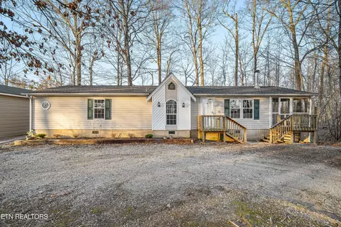 1013 Eastridge Dr, Byrdstown, TN 38549